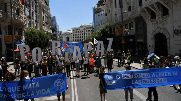 В Мадриде марш против НАТО собрал более двух тысяч участников