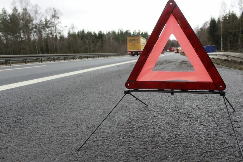 В Челябинске водитель иномарки проехал по голове лежащего на дороге мужчины