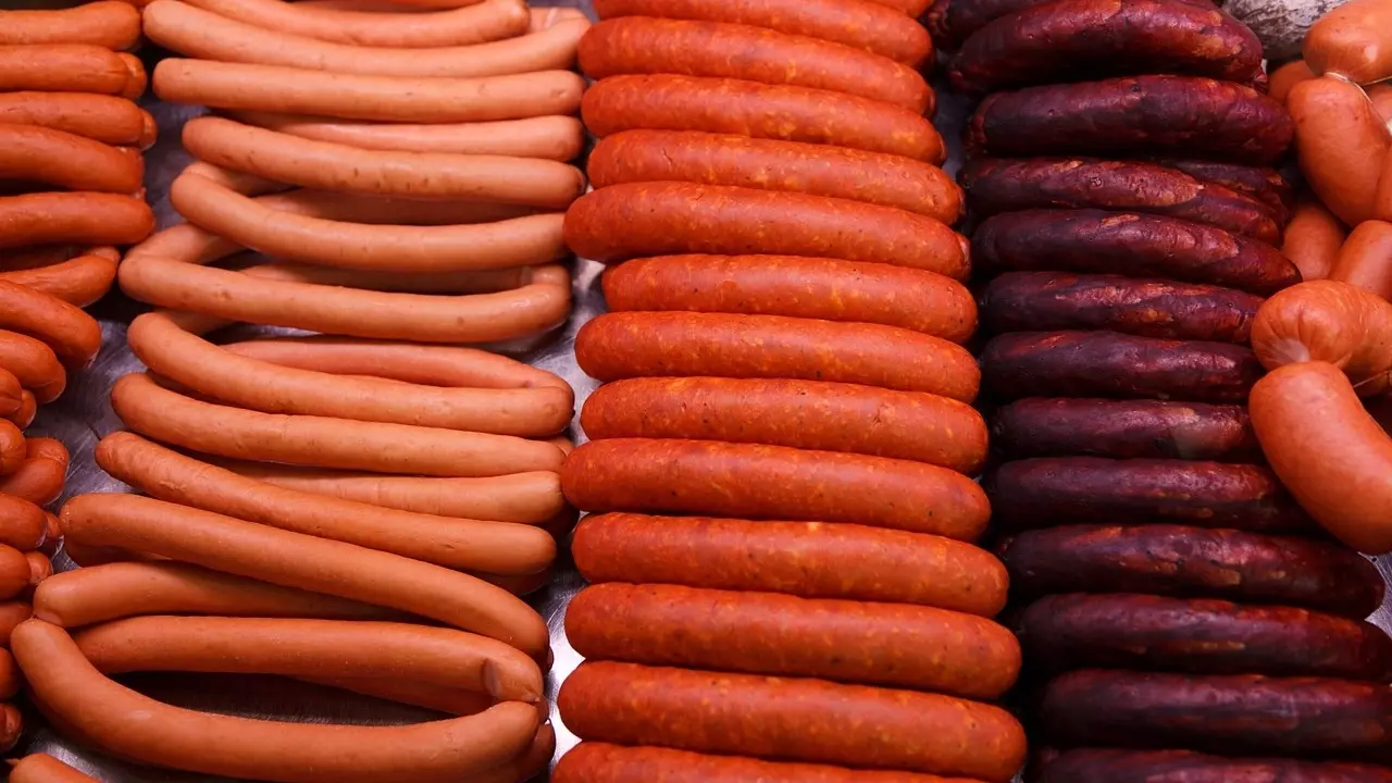 Российским производителям колбас завезли из Бразилии ядовитый полуфабрикат