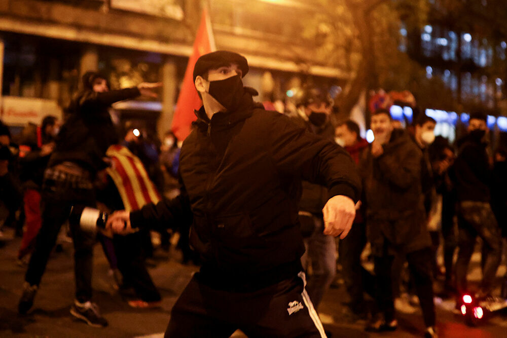 Арест “левого” рэпера вызвал крупные беспорядки в Испании