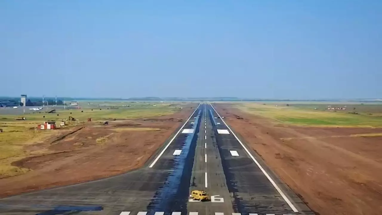 Взлетно-посадочная полоса аэропорта в Оренбурге после реконструкции