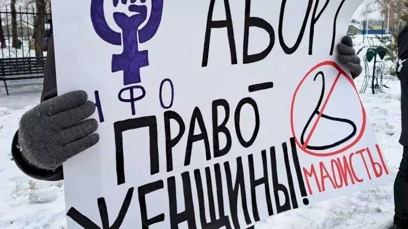 Россиянки начали выходить на пикеты с требованием прекратить ограничивать их права.