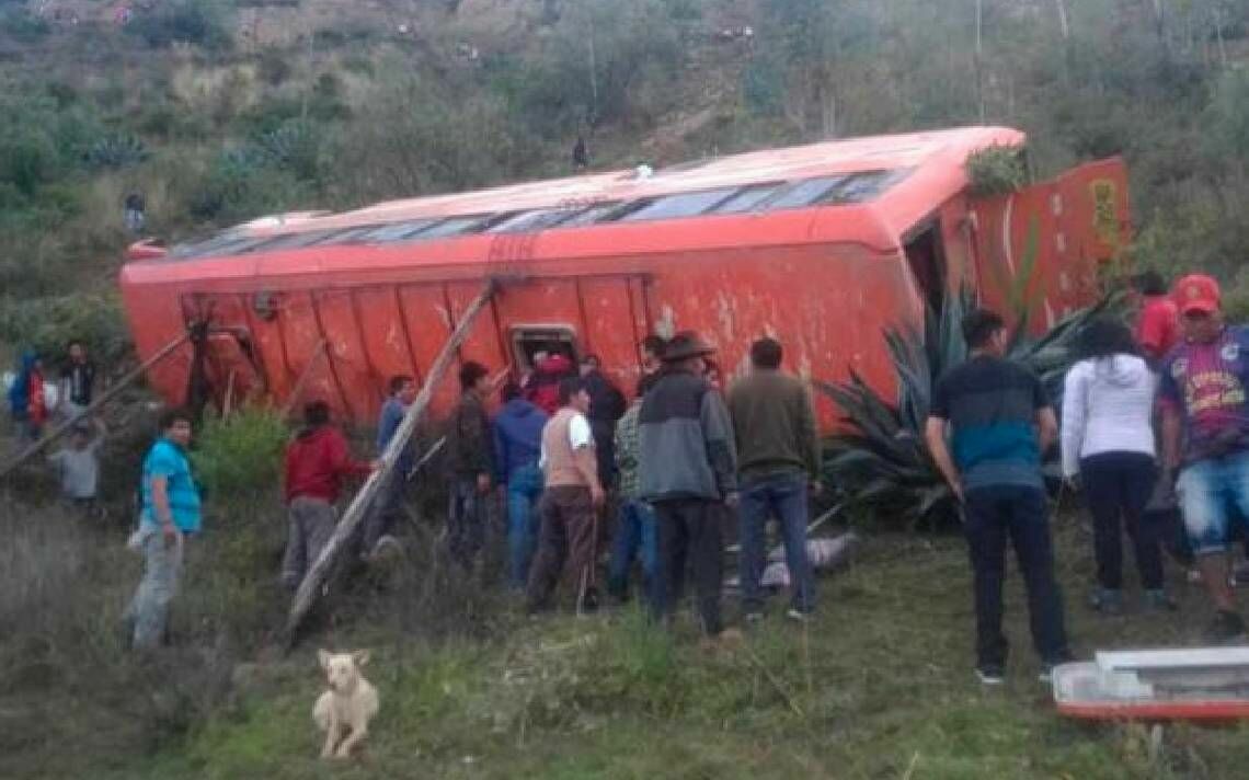 11 человек погибли в Перу при падении автобуса с обрыва