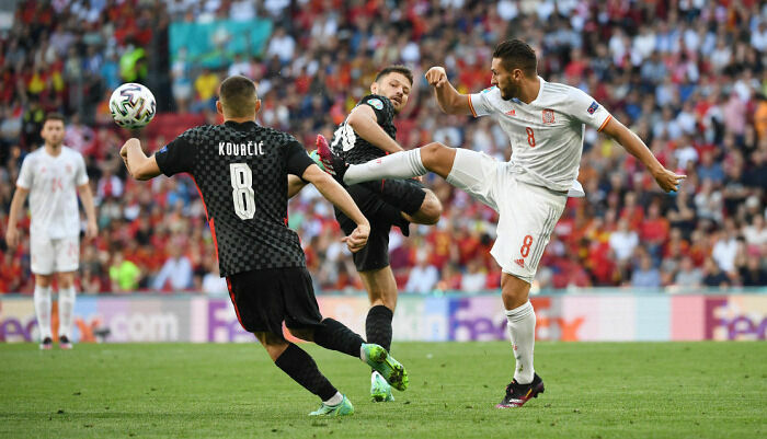 Испанская феерия и хорватский подвиг: сыгран самый зрелищный матч Евро-2020