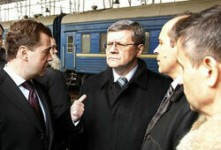 Медведев потребовал не допустить обогащения продавцов металлодетекторов