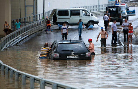 Снова не ждали: очередной дождь затопил федеральные трассы в Анапе и Сочи