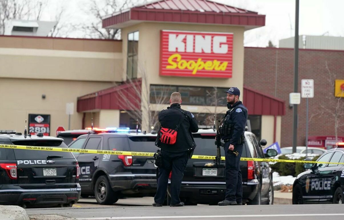 В США десять человек погибли при стрельбе в супермаркете
