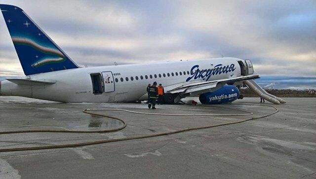 Самолёт в аэропорту Якутска выкатился из-за обледенения полосы