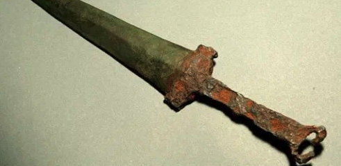 Житель Приморья нашел в поле меч возрастом в 1,5 тысячи лет