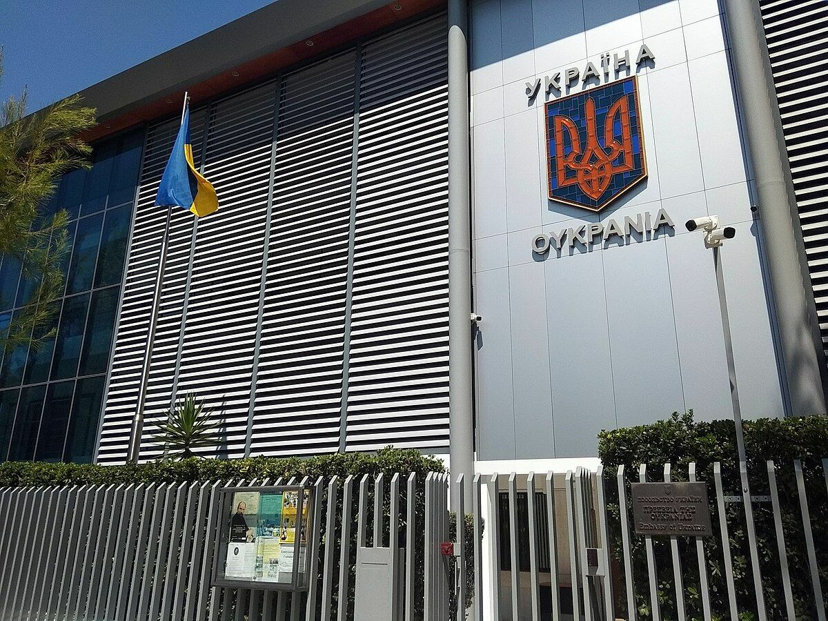 Украинское посольство в Греции получило по почте окровавленный пакет