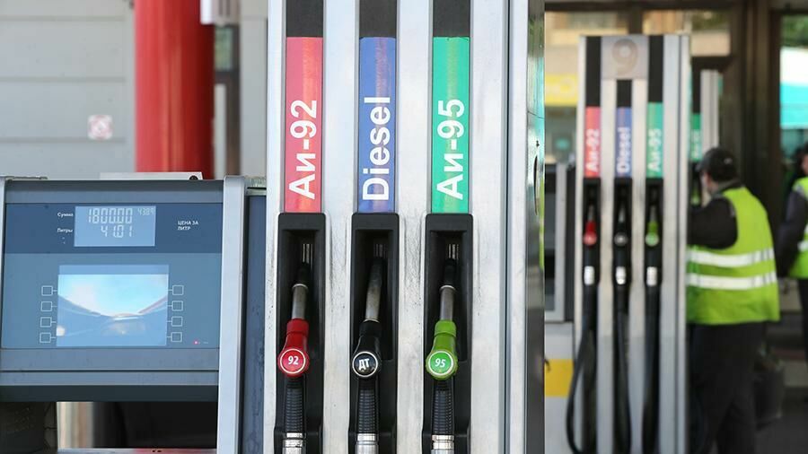 Правительство продлит заморозку цен на бензин