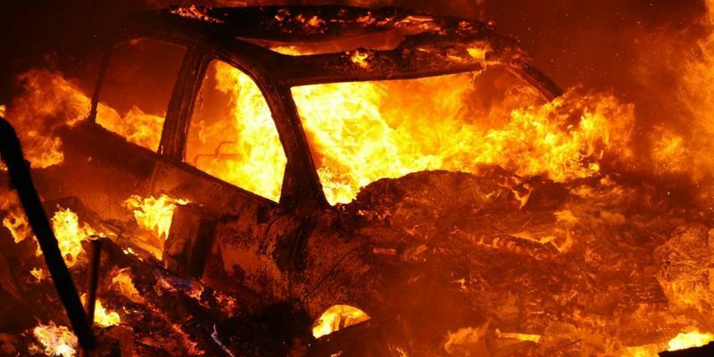 Житель Камчатки сжёг автомобиль депутата, подрезавшего его на дороге