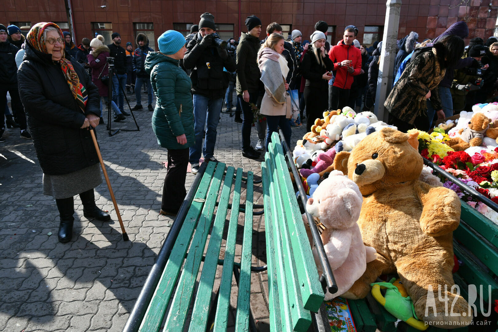 Путин объявил 28 марта национальным днем траура по погибшим в Кемерове