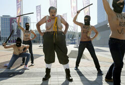 FEMEN выступили против визита Лукашенко на финал Евро-2012