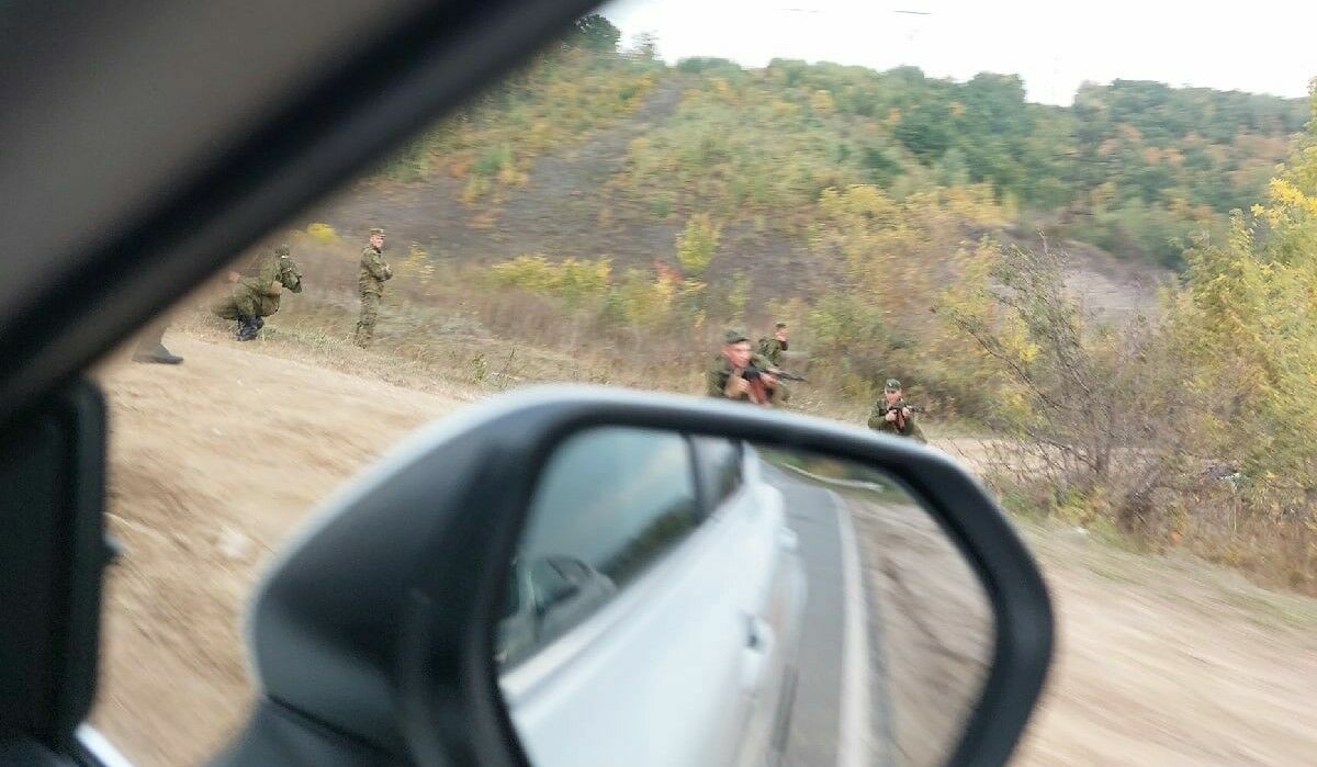 Опасные игры. В Саратовской области военные пугают автомобилистов засадами