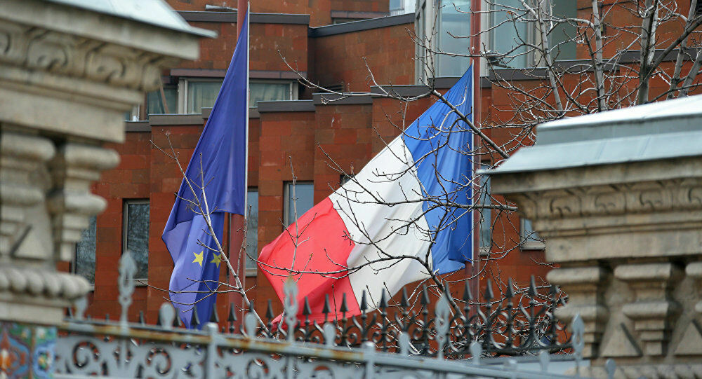 Сотрудника французского посольства объявили персоной нон грата
