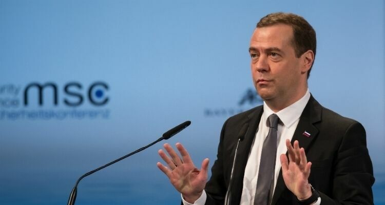 Медведев утвердил перечень аэропортов федерального значения
