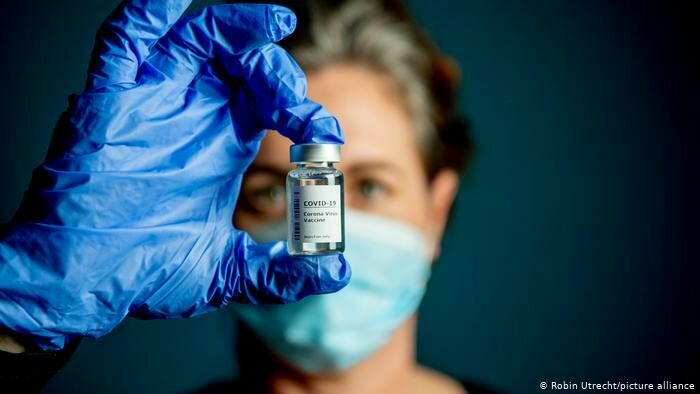 В Швейцарии пожилой мужчина умер после прививки от коронавируса