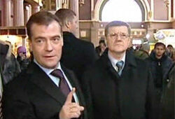 Медведев проверил уровень безопасности Киевского вокзала (ВИДЕО)