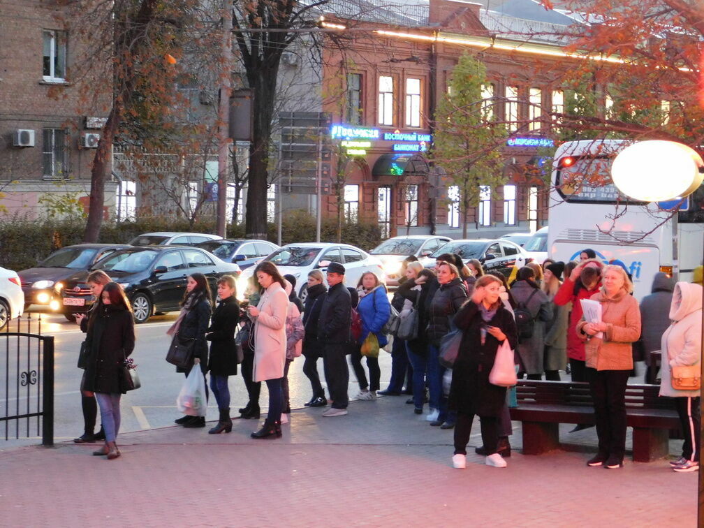 В Иркутске школьный автобус столкнулся с иномаркой