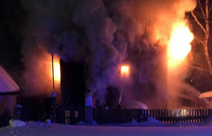 Жильцы сгоревшего дома в Кирове пытались самостоятельно потушить пожар