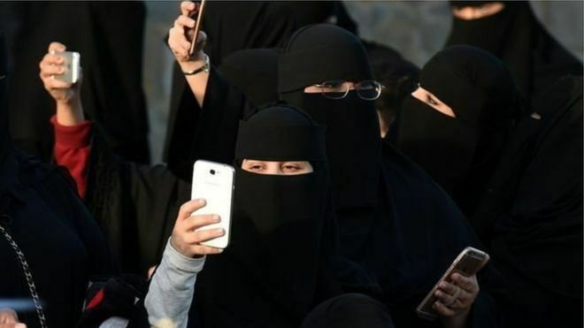 В Саудовской Аравии мужья теперь будут сообщать женам о разводе по СМС