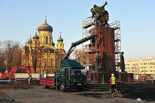 В КПРФ предложили разорвать дипотношения с Польшей из-за сноса памятников