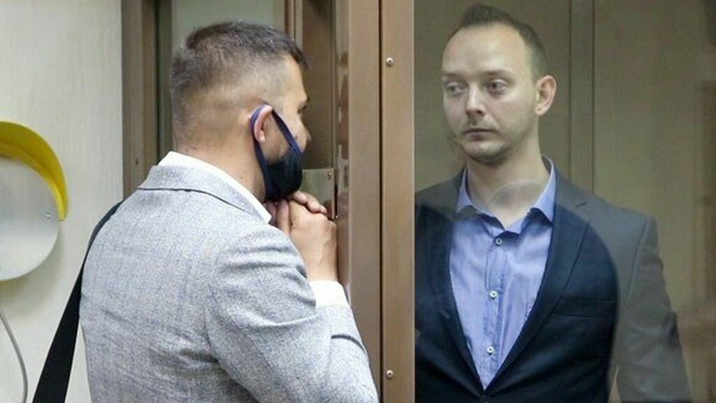 В Кремле «поинтересуются», почему следствие не раскрывает Сафронову суть обвинений