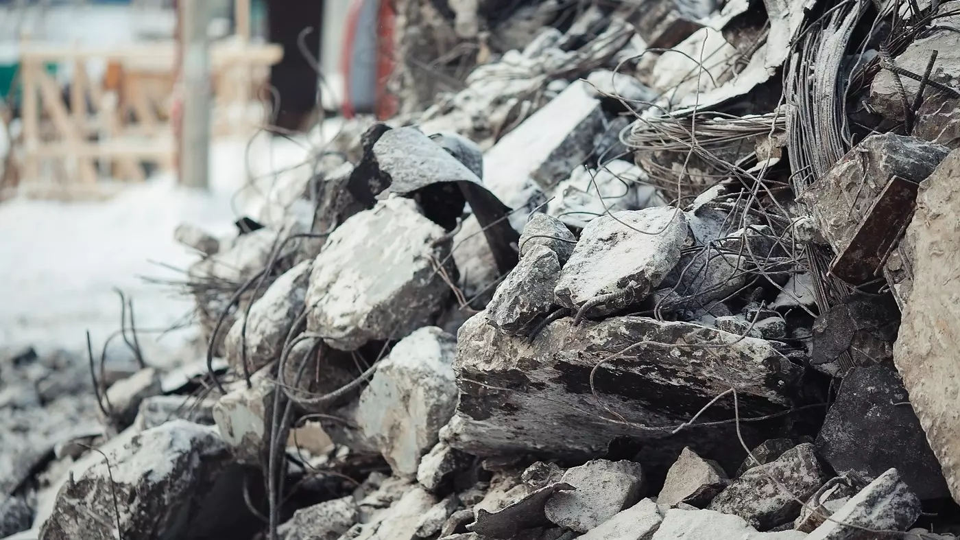 В Липецкой области беспилотник рухнул на строящееся здание ЦРБ