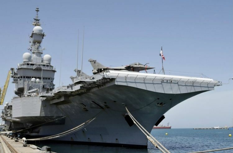 Франция для борьбы с ИГ использует корабли и авианосец «Шарль де Голль»