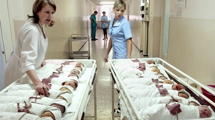 Кризис не мешает росту рождаемости в России