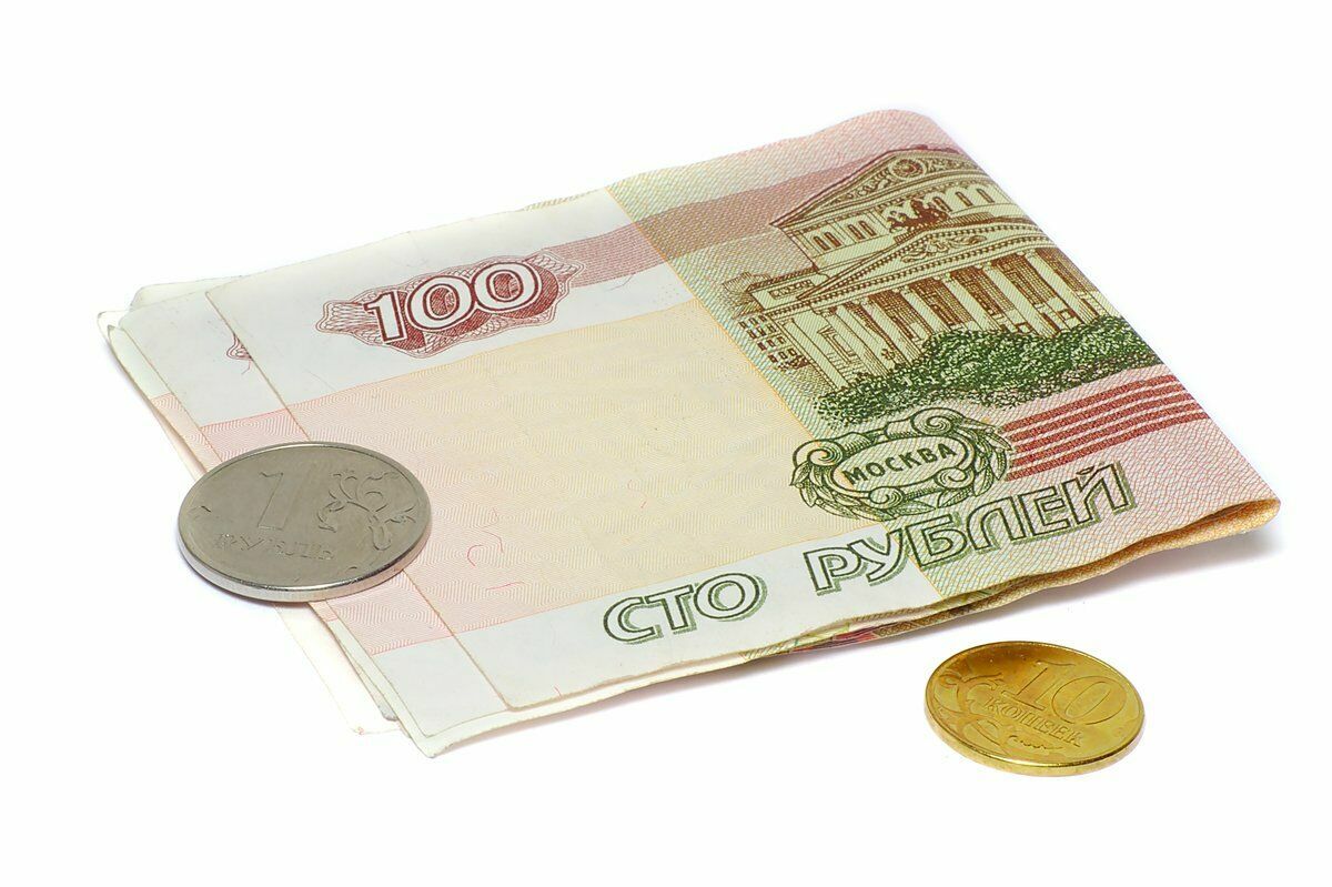 «Левада-центр»: 89% россиян по-прежнему доверяют только наличным деньгам
