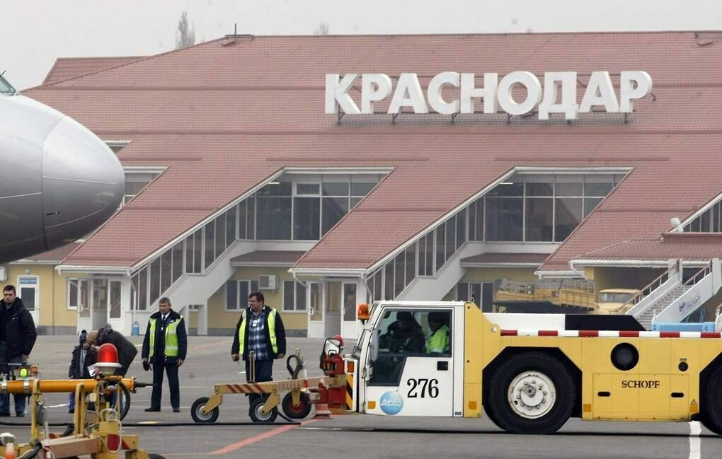 Пассажирский "Боинг 737-800" совершил жесткую посадку в Краснодаре