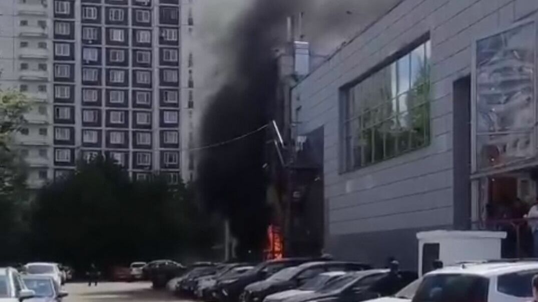 В Москве произошел пожар в торговом центре «Перекресток» (ВИДЕО)