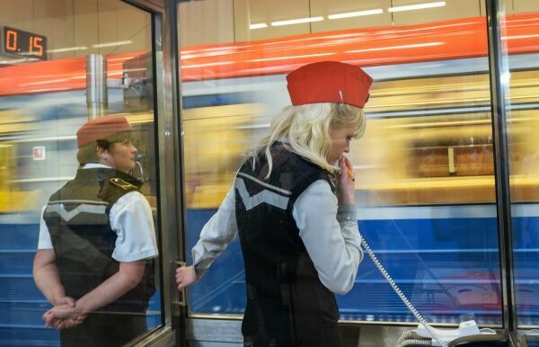 Сотрудники московского метро получили новую форму