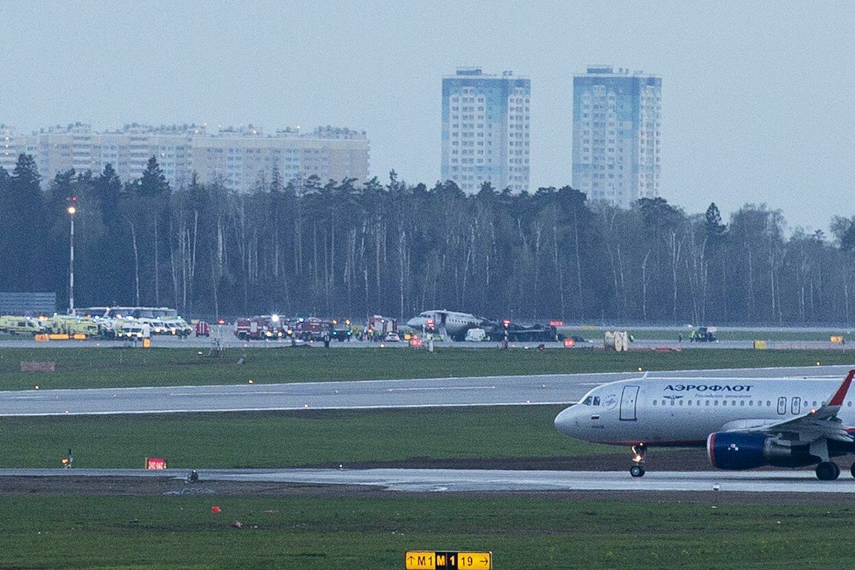 В "Шереметьево" приземлился Boeing 737 с неисправным двигателем