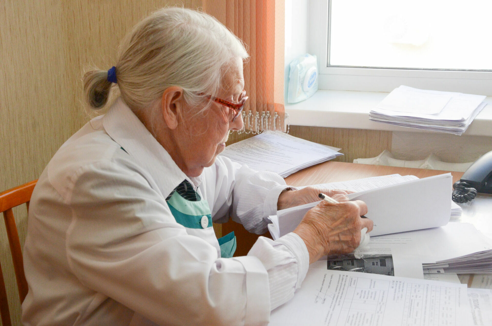 Минздрав попросил врачей-пенсионеров вернуться к работе для борьбы с COVID-19