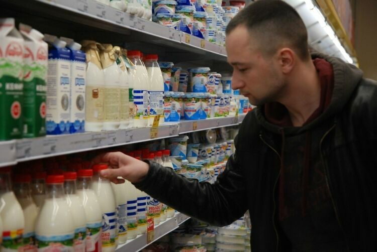 Производители просят проверить заявления о добавках в молоке