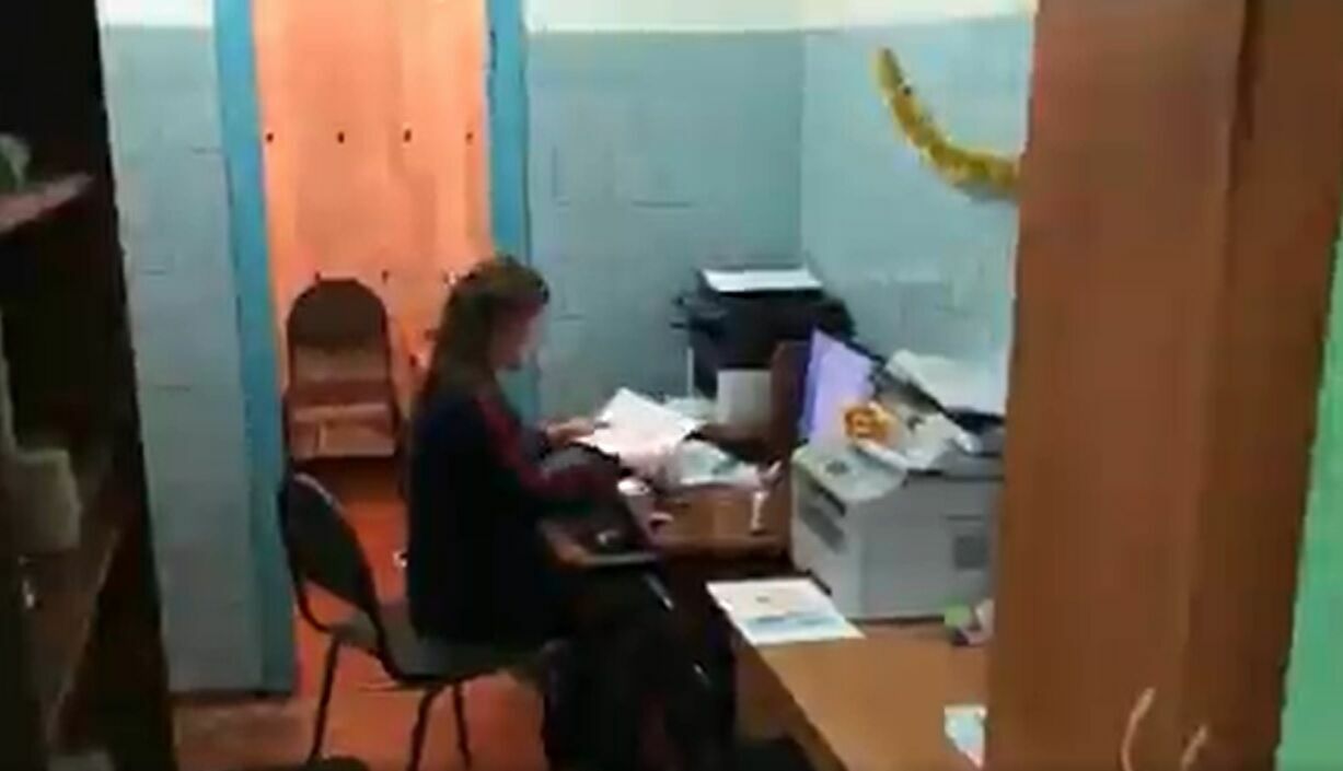 Вынужденная мера: в Красноярском крае учителя работают в туалете