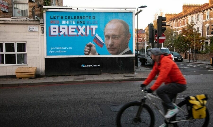 В ноябре 2018 года в Лондоне появились сатирические постеры о влиянии России на исход Brexit