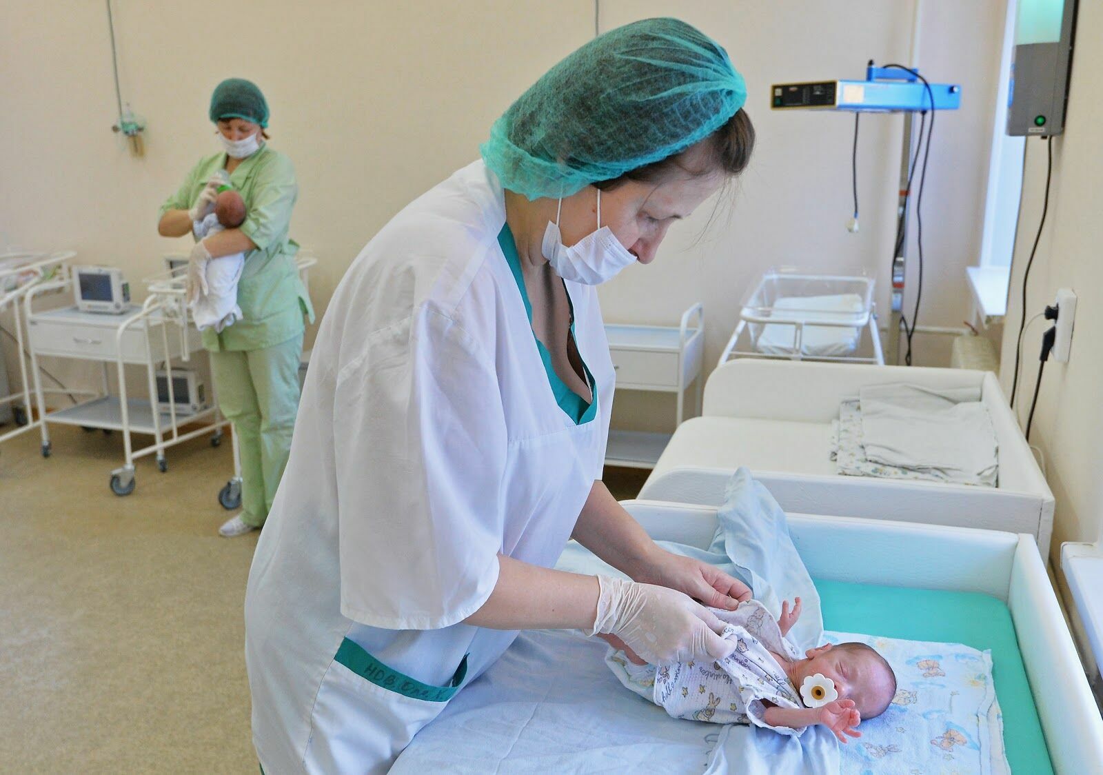 В Екатеринбурге уволили медсестру за сбор вещей для новорожденных