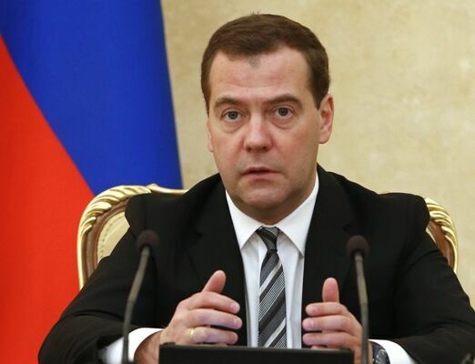 Медведев поручил создать запас лекарств в России