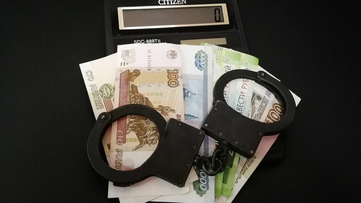 В Екатеринбурге задержали начальника дежурной части по подозрению в мошенничестве