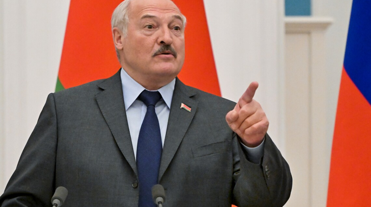 Александр Лукашенко заявил о переоборудовании самолетов под ядерные заряды