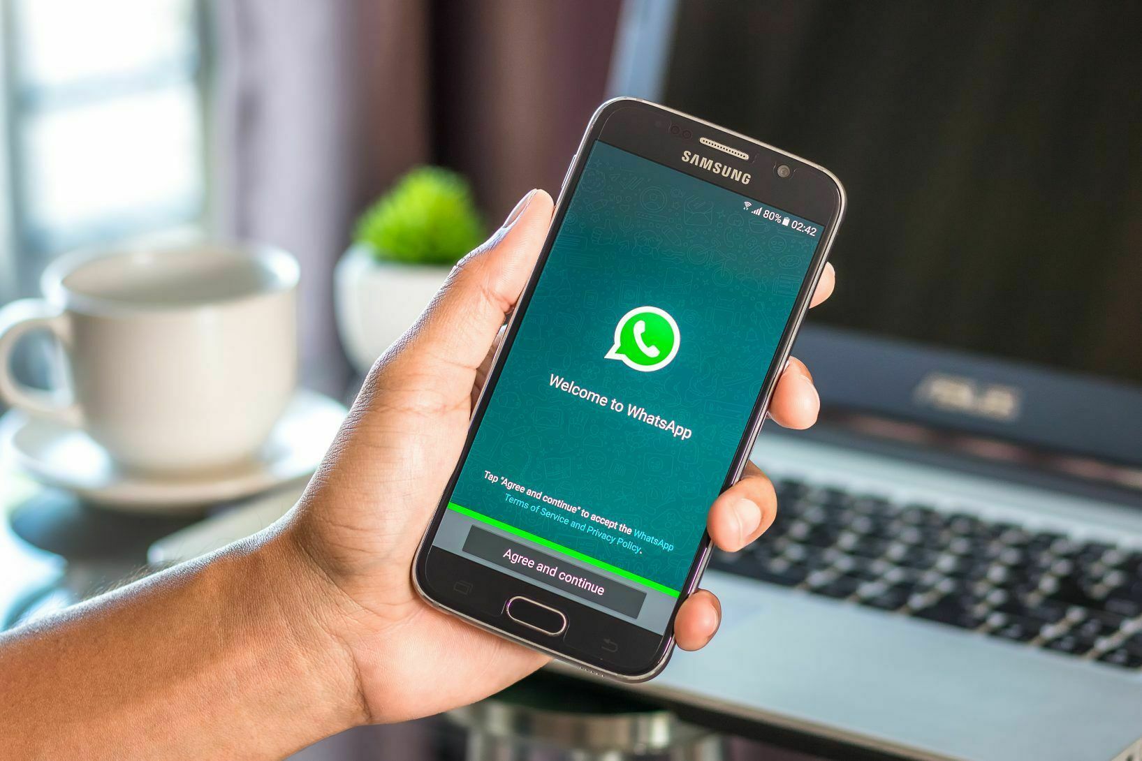 Росакачество предупреждает: WhatsApp столь же опасен, сколь и популярен