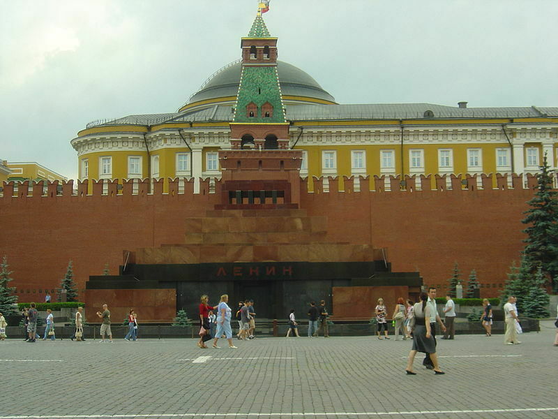 Мавзолей Ленина откроется 1 июля, но только для посетителей в масках