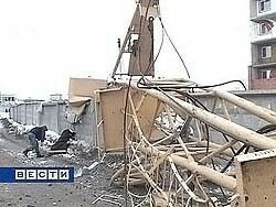 Кран упал на рабочих в Зеленограде (ФОТО)