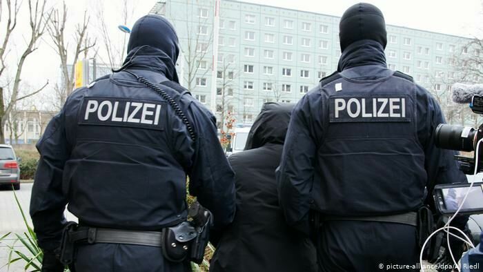 В Берлине задержали лжеполицейских, штрафовавших прохожих за нарушение карантина