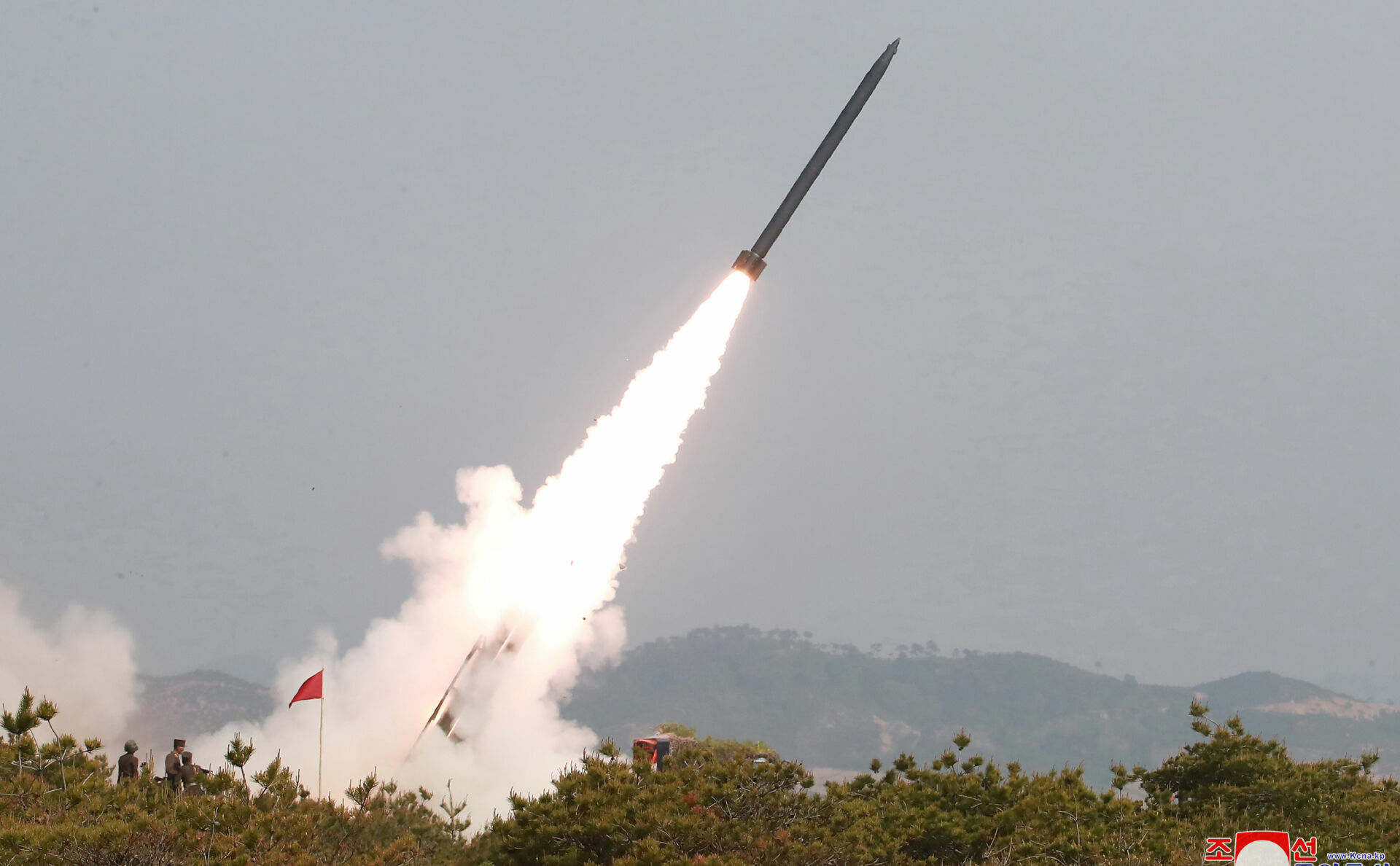 Северная Корея запустила ракеты в сторону Японского моря