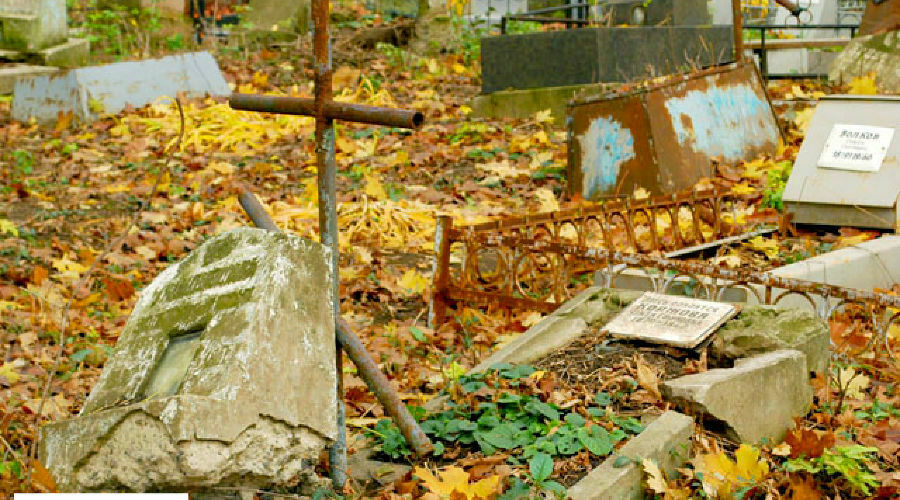 В Бурятии двое детей повредили 37 надгробий